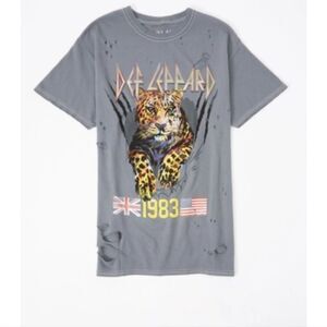 Plus Def Leppard Graphic‎ Tee